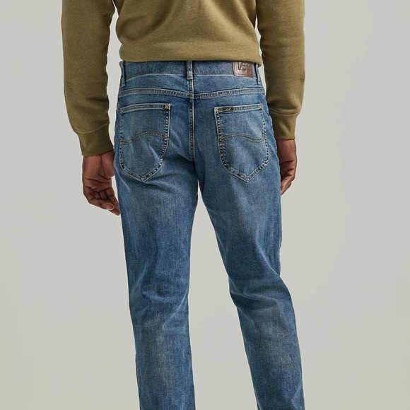 Mens Lee Extreme Motion Athletic Fit Jeans - Picture 2 of 8